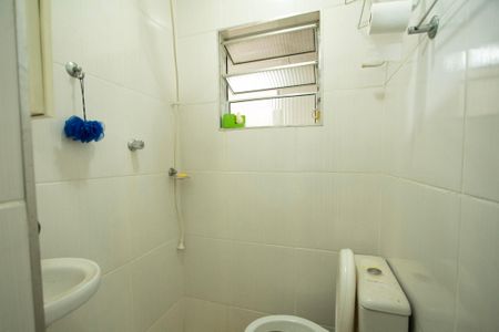 Casa de condomínio para alugar com 86m², 4 quartos e 1 vaga Casa de condomínio para alugar com 86m², 4 quartos e 1 vagaBanheiro Edícula