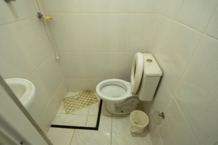 Casa de condomínio para alugar com 86m², 4 quartos e 1 vaga Casa de condomínio para alugar com 86m², 4 quartos e 1 vagaBanheiro Edícula