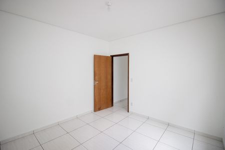 Quarto de casa para alugar com 1 quarto, 60m² em Santa Helena, Contagem
