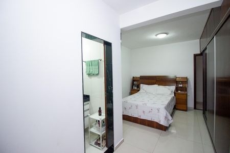 Quarto Suíte de casa à venda com 3 quartos, 360m² em Parque Maracana, Contagem