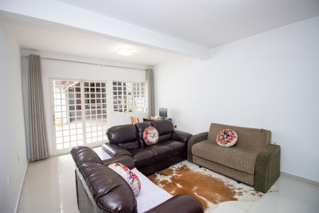 Sala de casa à venda com 3 quartos, 360m² em Parque Maracana, Contagem