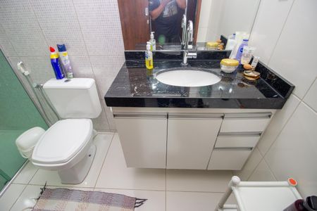 Banheiro da Suíte de casa à venda com 3 quartos, 360m² em Parque Maracana, Contagem