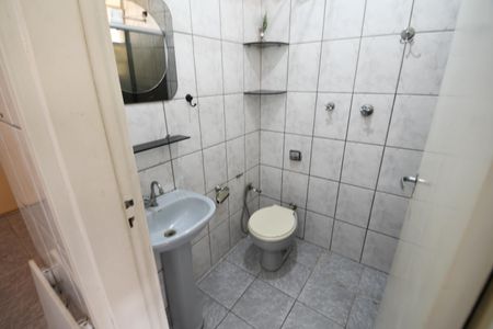 Banheiro de kitnet/studio para alugar com 1 quarto, 36m² em Cambuí, Campinas