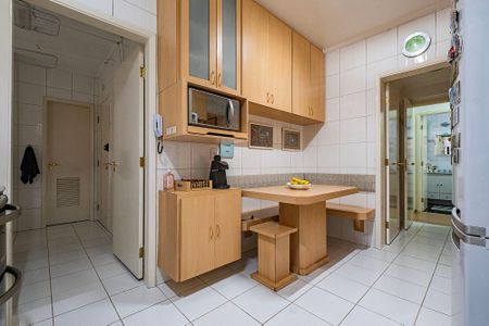 Apartamento à venda com 147m², 3 quartos e 3 vagas Apartamento à venda com 147m², 3 quartos e 3 vagasCozinha