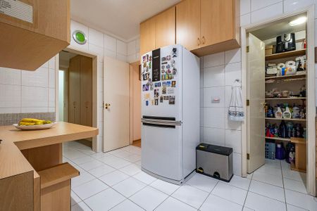 Apartamento à venda com 147m², 3 quartos e 3 vagas Apartamento à venda com 147m², 3 quartos e 3 vagasCozinha