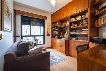 Apartamento à venda com 147m², 3 quartos e 3 vagas Apartamento à venda com 147m², 3 quartos e 3 vagasEscritório