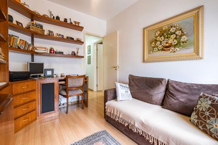 Apartamento à venda com 147m², 3 quartos e 3 vagas Apartamento à venda com 147m², 3 quartos e 3 vagasEscritório