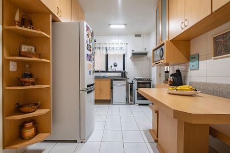 Apartamento à venda com 147m², 3 quartos e 3 vagas Apartamento à venda com 147m², 3 quartos e 3 vagasCozinha
