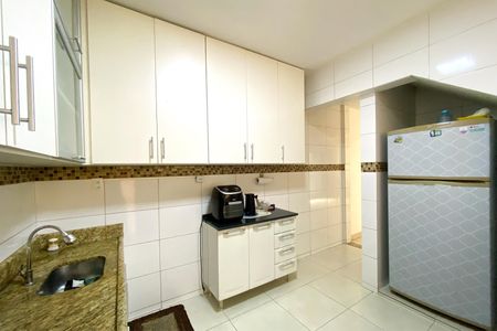 Cozinha de casa à venda com 4 quartos, 180m² em Santa Monica, Belo Horizonte