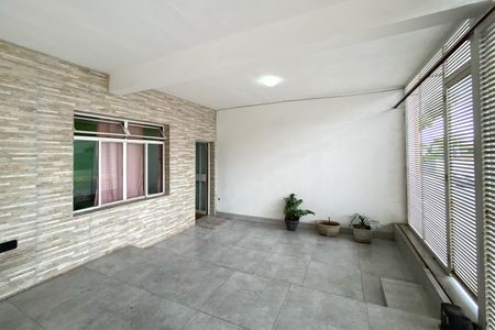 Varanda entrada de casa à venda com 4 quartos, 180m² em Santa Monica, Belo Horizonte