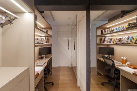 Apartamento à venda com 150m², 1 quarto e 3 vagasCloset