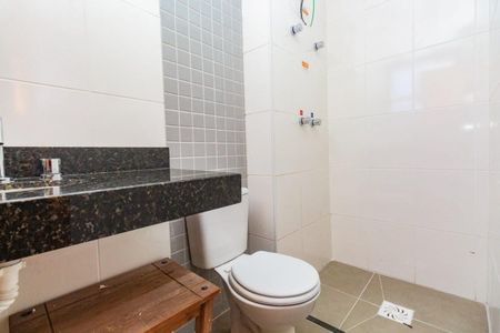 Banheiro  de apartamento para alugar com 2 quartos, 51m² em Jardim Carvalho, Porto Alegre