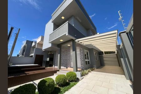 Casa para alugar com 219m², 2 quartos e 3 vagas Casa para alugar com 219m², 2 quartos e 3 vagasFachada