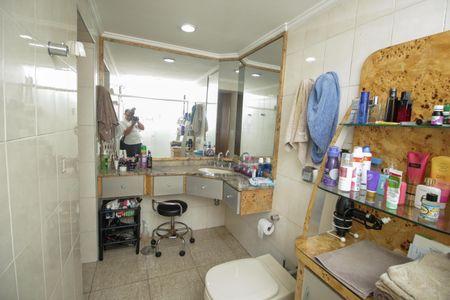 Apartamento à venda com 190m², 4 quartos e 2 vagasBanheiro da Suíte Master