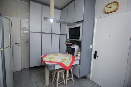 Apartamento à venda com 190m², 4 quartos e 2 vagasCozinha