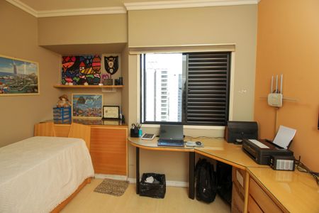 Apartamento à venda com 190m², 4 quartos e 2 vagasQuarto 2