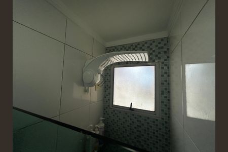 Casa de condomínio à venda com 65m², 2 quartos e 2 vagasChuveiro