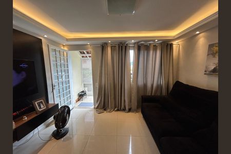 Casa de condomínio à venda com 65m², 2 quartos e 2 vagasSala