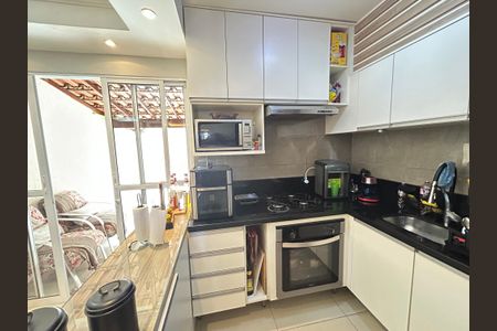 Casa de condomínio à venda com 65m², 2 quartos e 2 vagasCozinha