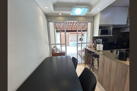 Casa de condomínio à venda com 65m², 2 quartos e 2 vagasCopa