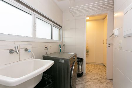 Apartamento à venda com 178m², 4 quartos e 3 vagas Apartamento à venda com 178m², 4 quartos e 3 vagasÁrea de Serviço