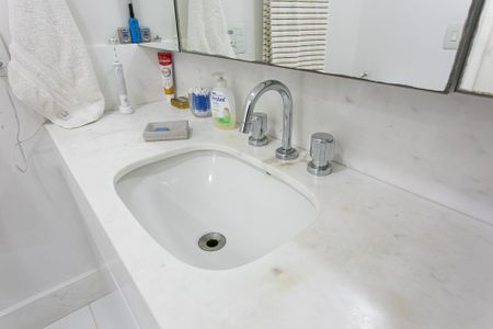 Apartamento à venda com 178m², 4 quartos e 3 vagas Apartamento à venda com 178m², 4 quartos e 3 vagasBanheiro da Suíte 1