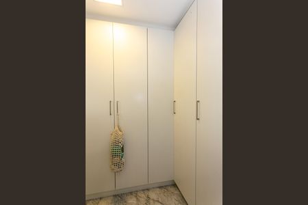 Apartamento à venda com 178m², 4 quartos e 3 vagas Apartamento à venda com 178m², 4 quartos e 3 vagasÁrea de Serviço