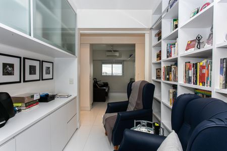 Apartamento à venda com 178m², 4 quartos e 3 vagas Apartamento à venda com 178m², 4 quartos e 3 vagasEscritório