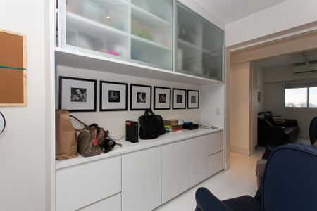 Apartamento à venda com 178m², 4 quartos e 3 vagas Apartamento à venda com 178m², 4 quartos e 3 vagasEscritório