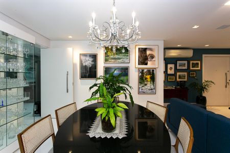 Apartamento à venda com 178m², 4 quartos e 3 vagas Apartamento à venda com 178m², 4 quartos e 3 vagasSala