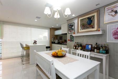 Apartamento à venda com 178m², 4 quartos e 3 vagas Apartamento à venda com 178m², 4 quartos e 3 vagasVaranda gourmet