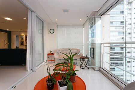 Apartamento à venda com 178m², 4 quartos e 3 vagas Apartamento à venda com 178m², 4 quartos e 3 vagasVaranda gourmet