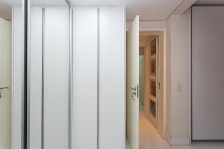 Apartamento à venda com 178m², 4 quartos e 3 vagas Apartamento à venda com 178m², 4 quartos e 3 vagasSuíte 1