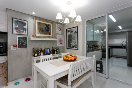 Apartamento à venda com 178m², 4 quartos e 3 vagas Apartamento à venda com 178m², 4 quartos e 3 vagasVaranda gourmet