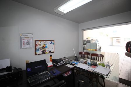 Casa à venda com 310m², 3 quartos e 6 vagasStudio