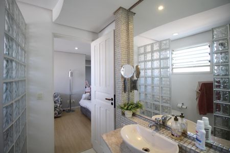 Casa à venda com 310m², 3 quartos e 6 vagasBanheiro