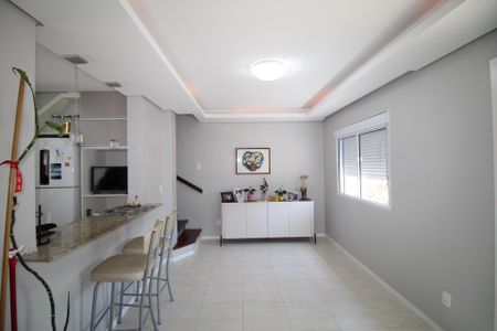 Sala 1 de casa para alugar com 3 quartos, 310m² em São Geraldo, Porto Alegre