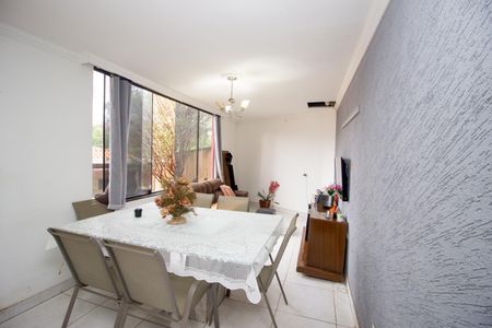 Sala de casa à venda com 6 quartos, 680m² em Nacional, Contagem