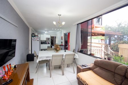 Sala de casa à venda com 6 quartos, 680m² em Nacional, Contagem