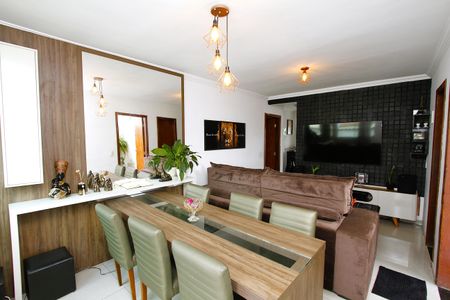 Casa à venda com 200m², 6 quartos e 2 vagasSala 1