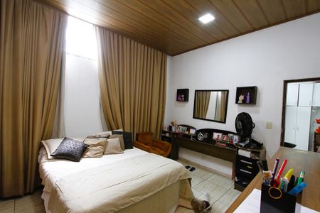 Casa à venda com 200m², 6 quartos e 2 vagasQuarto 5 Suíte