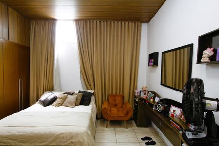 Casa à venda com 200m², 6 quartos e 2 vagasQuarto 5 Suíte