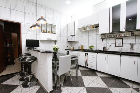 Casa à venda com 200m², 6 quartos e 2 vagasCozinha 2