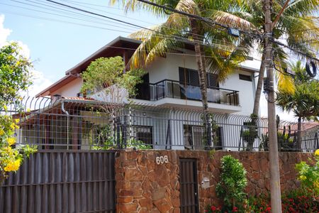 Casa para alugar com 1000m², 4 quartos e 3 vagasFachada