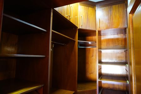 Casa para alugar com 1000m², 4 quartos e 3 vagasCloset Suíte 2