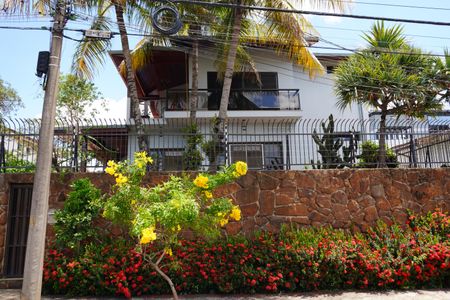 Casa para alugar com 1000m², 4 quartos e 3 vagasFachada