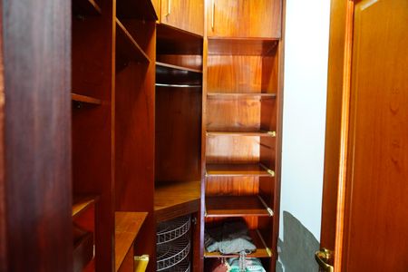 Casa para alugar com 1000m², 4 quartos e 3 vagasCloset Suíte 2