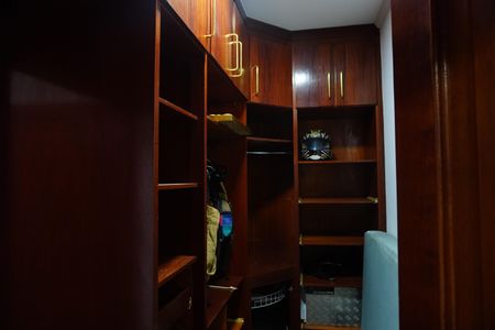 Casa para alugar com 1000m², 4 quartos e 3 vagasCloset Suíte 1