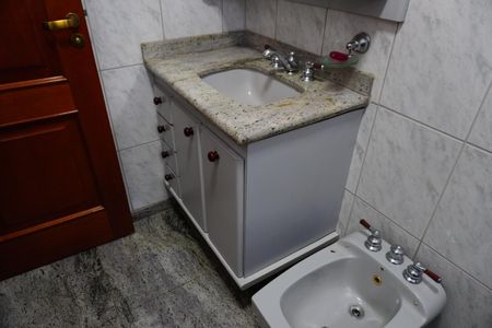 Casa para alugar com 1000m², 4 quartos e 3 vagasBanheiro da Suíte 1