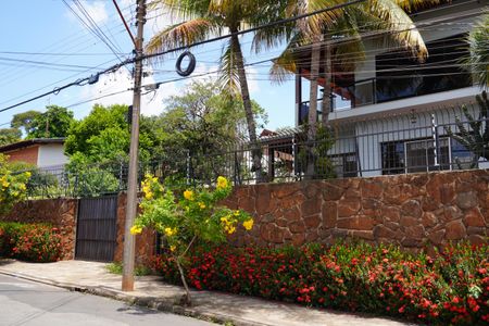Casa para alugar com 1000m², 4 quartos e 3 vagasFachada
